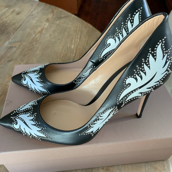 Gianvito Rossi “Santa Fe” Pumps BNIB - Picture 3 of 8